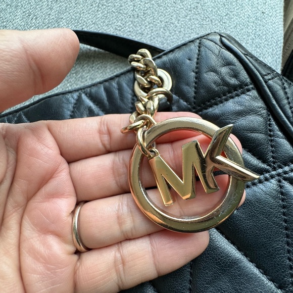 Cute Michael Kors leather tote - Picture 3 of 11